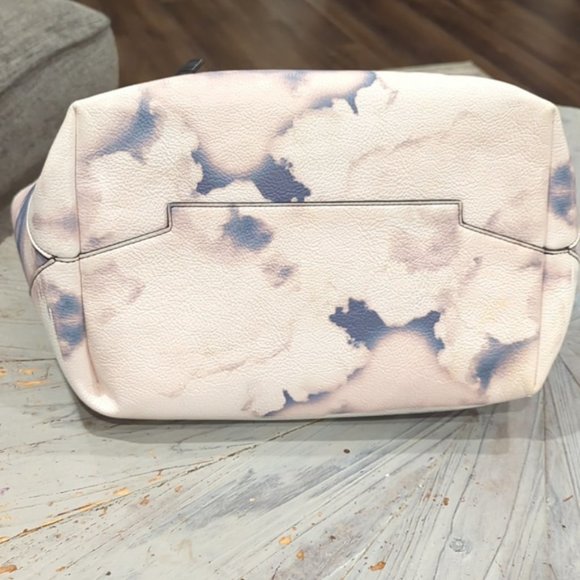 Calvin Klein Cloud Print zippered Tote Bag with Inner mini pouch - Picture 5 of 7